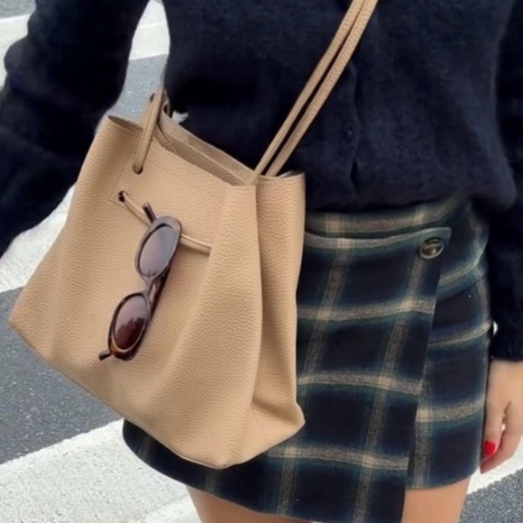 8 Other Reasons Handbags - 8 Other Reasons Vegan Leather Slouchy Bucket Bag New with Duster Bag